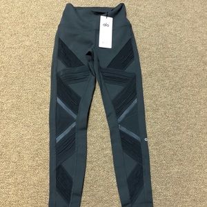 NWT Alo Yoga/Ultimate High Waist Legging SZ XS